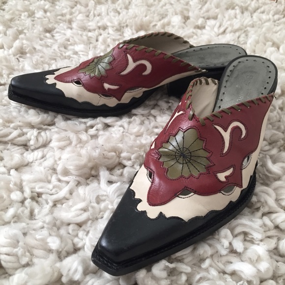 BCBGirls Shoes - 💥HP💥BCBG Western mule
